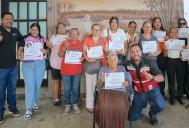 Alcalde de Los Cabos otorga apoyos económicos a 15 familias del municipio