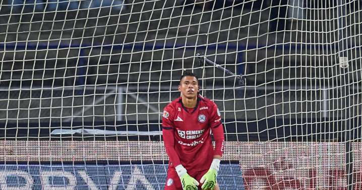 El nuevo OSO de Kevin Mier que recibe gol desde ATRÁS de MEDIA CANCHA ante el Querétaro (VIDEO)