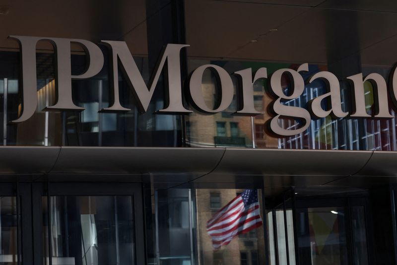 JPMorgan hires senior bankers to expand mid