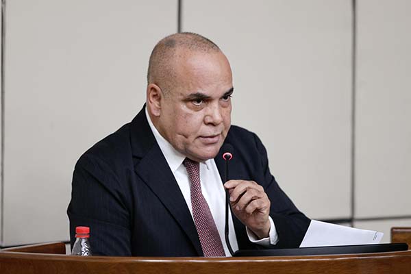 Oficialismo y aliados reeligen hasta 2028 al titular del Senado paraguayo