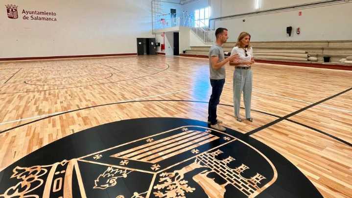 Renovado el pavimento de la pista del pabellón de la Ciudad Deportiva Lazarillo