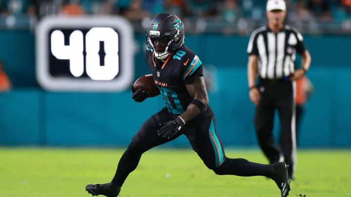 Tyreek Hill sufre escalofriante lesión en la rodilla en el juego ante Jets