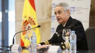 El jefe de la Armada, a Vox: «No estamos para combatir a los cayucos sino para ayudarlos»