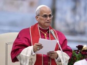 Pope tells U.S. ambassador he's praying for Kirk, his family