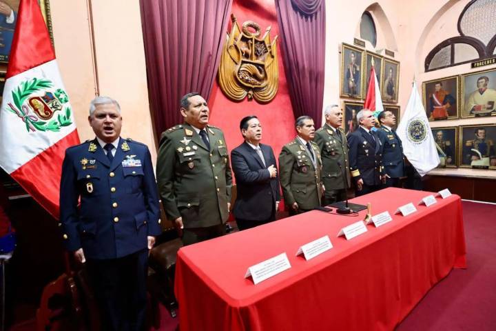 Jefe del Gabinete participó en sesión solemne en homenaje a las Fuerzas Armadas