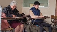 "Jamás imaginé volver a estudiar": la mamá tucumana que volvió a las aulas con su hijo y emociona