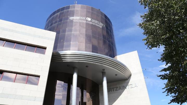 Ingresa en prisión un hombre acusado de violar a su expareja en el parque de Arriaga (Vitoria