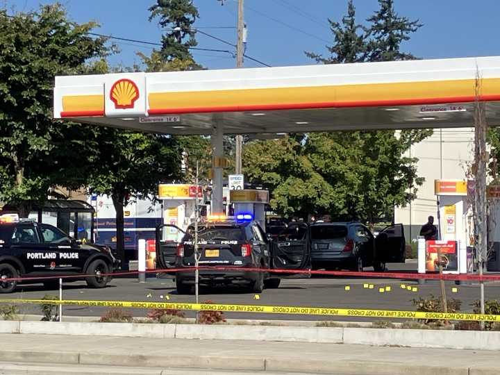 Police shoot and injure armed suspect in Southeast Portland