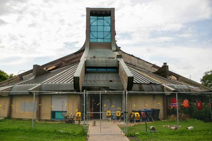 Standoff paralyzes Indigenous centre