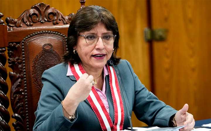 Delia Espinoza denuncia prevaricato tras pedido de suspensión