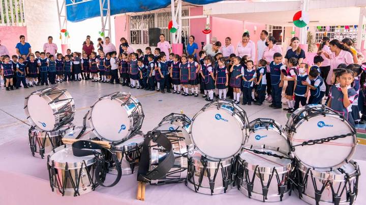 Reciben estudiantes del CENDI DIF equipamiento musical