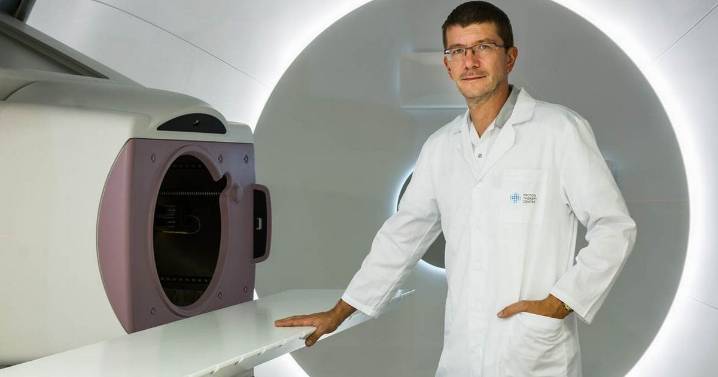 Oncologist says 'don't hesitate to get help' as he explains symptoms