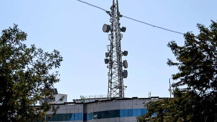 “Hasta nuevo aviso”: Afganistán queda sin internet ni telefonía tras la orden de los talibanes de bloquear las comunicaciones en todo el país