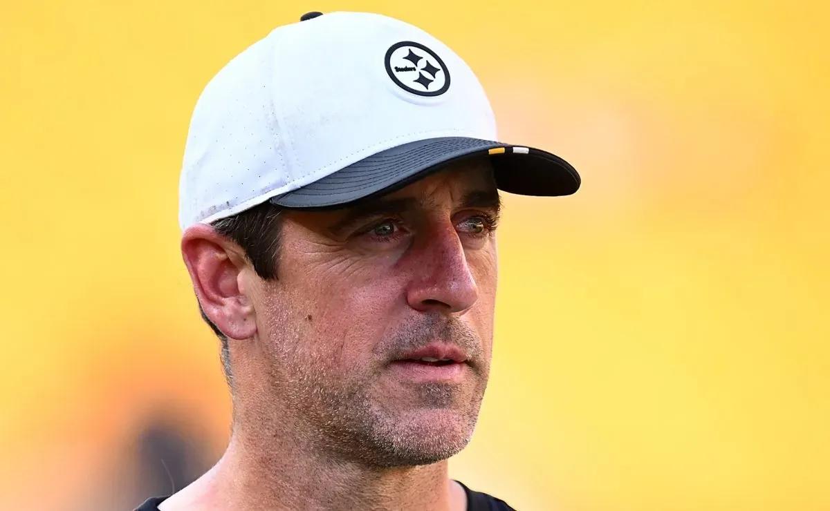 Aaron Rodgers deals with new worry as Patriots pass rusher confirmed to return for game vs Steelers