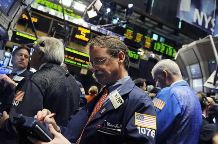 Otra jornada financiera positiva: cae el dólar y suben acciones y bonos