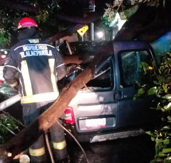 En reconocimiento a su valentía para proteger a la comunidad remuneran a bomberos y brigadistas de Tlalnepantla
