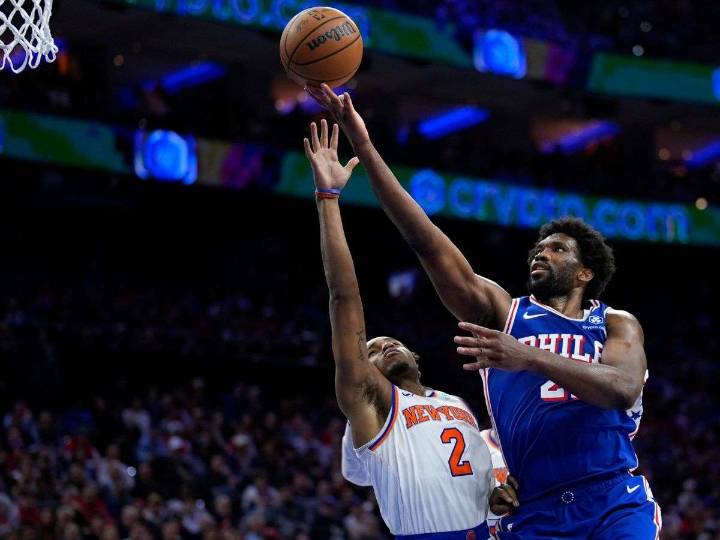 Joel Embiid ya entrena en el tabloncillo