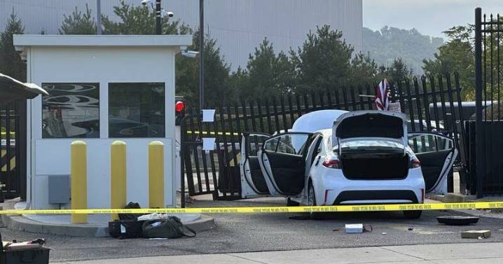 Driver rams car into FBI building gate, leaves US flag