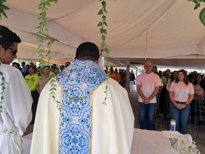 Con una misa funcionarios de Polimaturín y PNB reciben la réplica de la Virgen del Valle