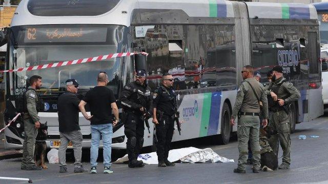 Terror en Jerusalén: seis muertos y 13 heridos en ataque a estación de buses