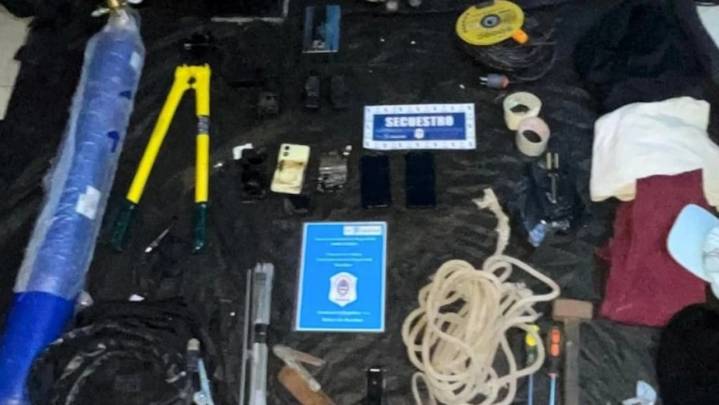 Robo frustrado en Escobar: intentaron hacer un boquete para entrar a un banco, pero fueron descubiertos