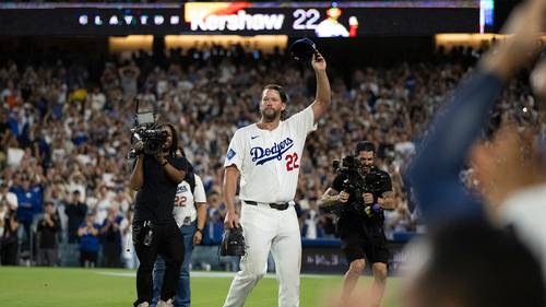 Clayton Kershaw gets standing ovation in his last regular-season start at Dodger Stadium