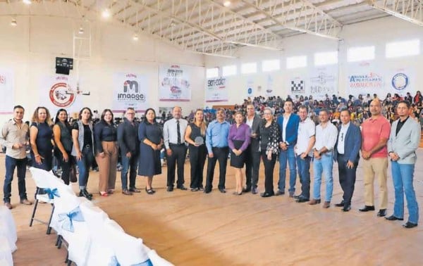 Premian a 712 alumnos de ‘Generación Excelencia’