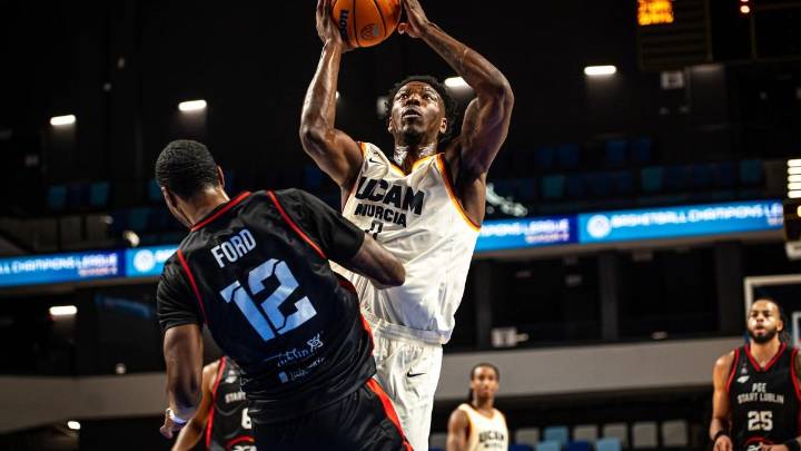El UCAM Murcia continúa su camino hacia la Champions al cumplir en su estreno (100