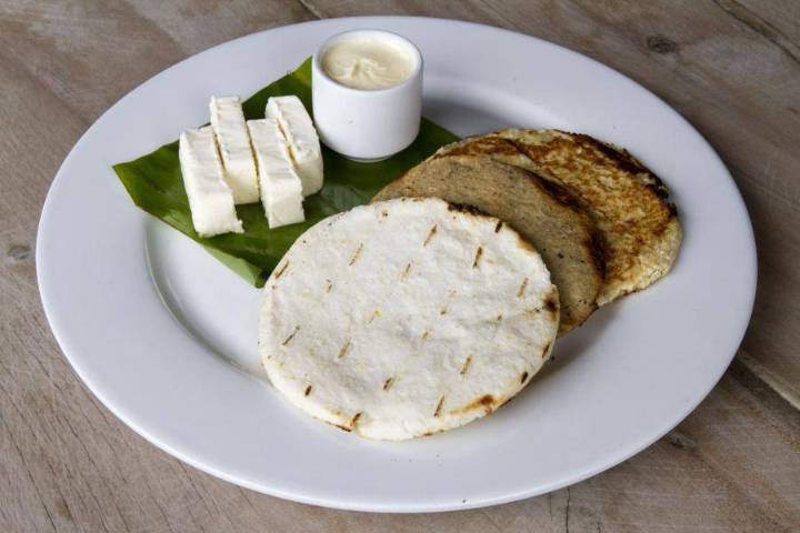 ¿De dónde es la arepa realmente: venezolana o colombiana? Partido de Eliminatorias reavivó el debate