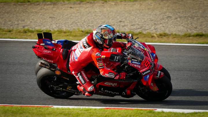 Francesco Bagnaia se impuso en el Sprint del Gran Premio de Japón y Marc Márquez se prueba la corona 2025