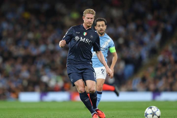 VIDEOS. Amargo regreso para De Bryune a Inglaterra: derrota y temprana salida en la derrota de Nápoli ante Manchester City