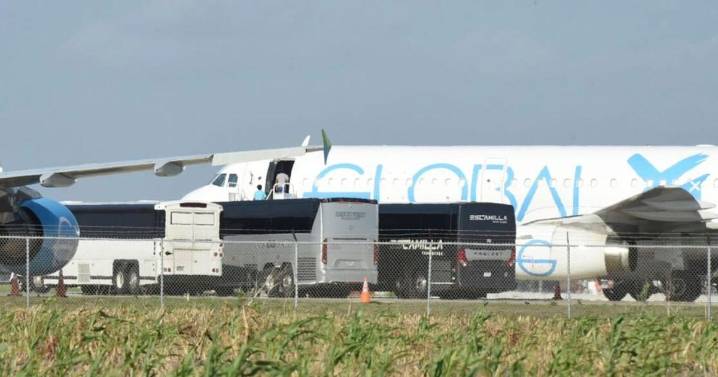 As Guatemalan kids sit in planes on tarmac, judge orders they stay in the US _ for now