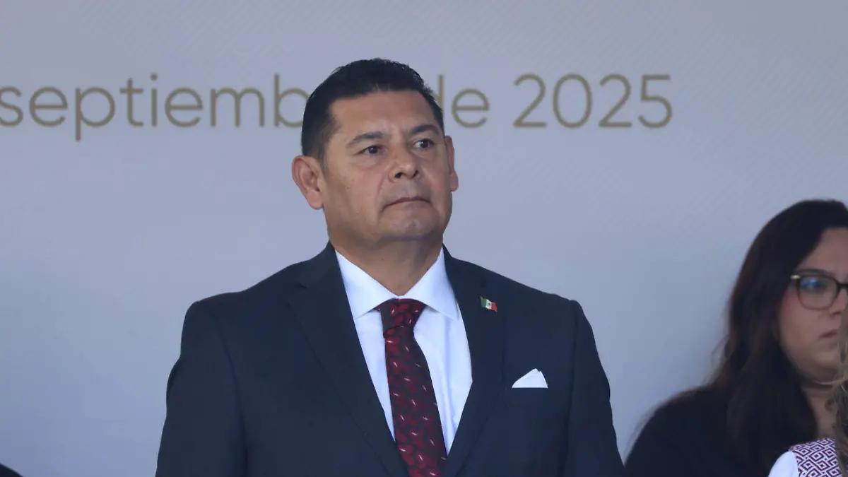 Anuncia Armenta adquisición de cuatro equipos de pavimentación para baches de Puebla capital