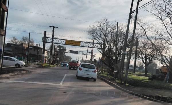 Ahora sí: habilitaron la obra que desemboca en el paso a nivel de Villa Elisa y que era un caos de tránsito
