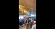 Barajas, desbordado: una huelga de vigilantes provoca esperas kilométricas en los controles