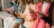 Rethink your screen time: Healthy habits for your mind in spring