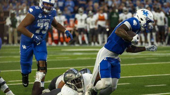 New QB shines: Cats' Boley tosses 2 TDs in 48