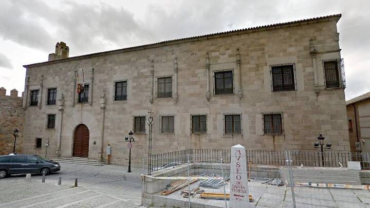 Doce años y medio de cárcel para un hombre por violar repetidamente a la hija menor de su pareja