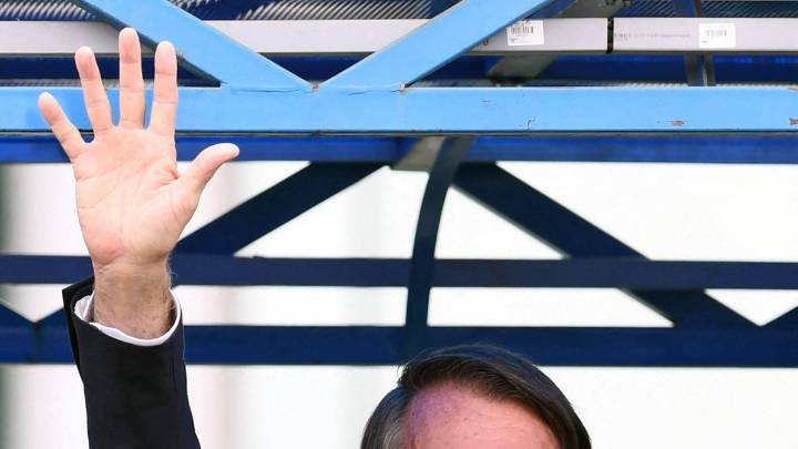 El expresidente de Brasil, Jair Bolsonaro, fue trasladado de urgencia desde prisión domiciliaria a un hospital, por emergencia médica, afirmó su hijo
