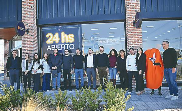 Farmacias Patagónicas sigue de fiesta por nuevo servicio durante 24 horas en la sucursal Murga