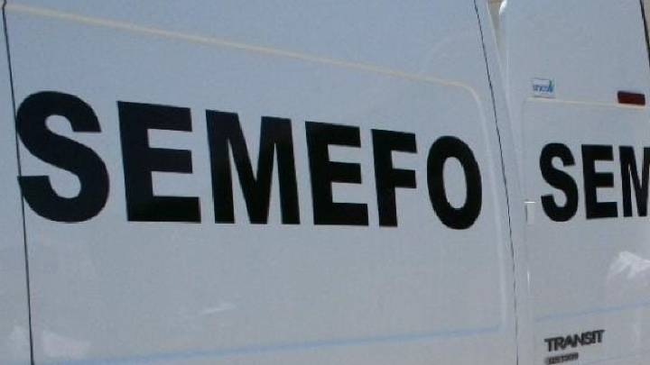 Camioneta falla, se bajan a empujarla, moto los choca y mueren dos personas en Durango