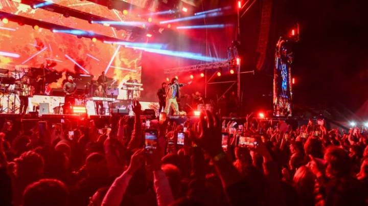‘La Mona’ llevó a San Luis a su “universo” con un baile multitudinario