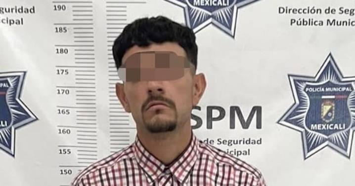 Arrojó piedra a un auto y terminó detenido por orden de aprehensión