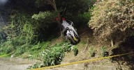 Impactante accidente en Bucaramanga: carro se salió de la vía y rodó montaña abajo