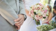 Va a una boda, olvidan que es vegetariana y se va: ahora la gente debate si hizo bien o mal yéndose