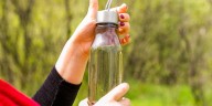 Cómo eliminar los malos olores de las botellas reutilizables