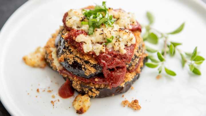 Eggplant Parmesan recipe omits frying, cuts calories to 285 per serving