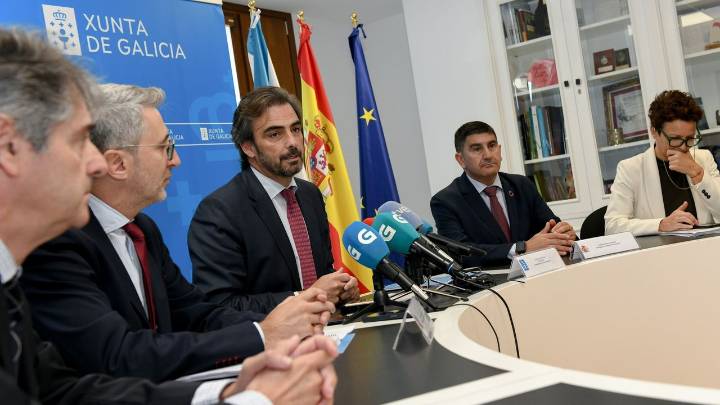 El Gobierno afirma que habrá acuerdo «pronto» para que la Xunta asuma la gestión de los permisos de trabajo y aeródromos