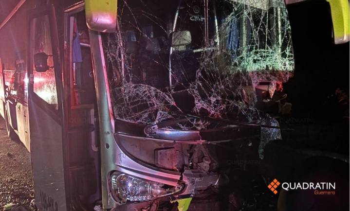 Choque deja 5 muertos y 20 lesionados en Coyuca de Benítez, Guerrero