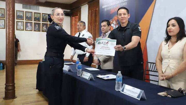Certifican a 25 policías de nueve municipios como agentes DARE en el ISSCUU